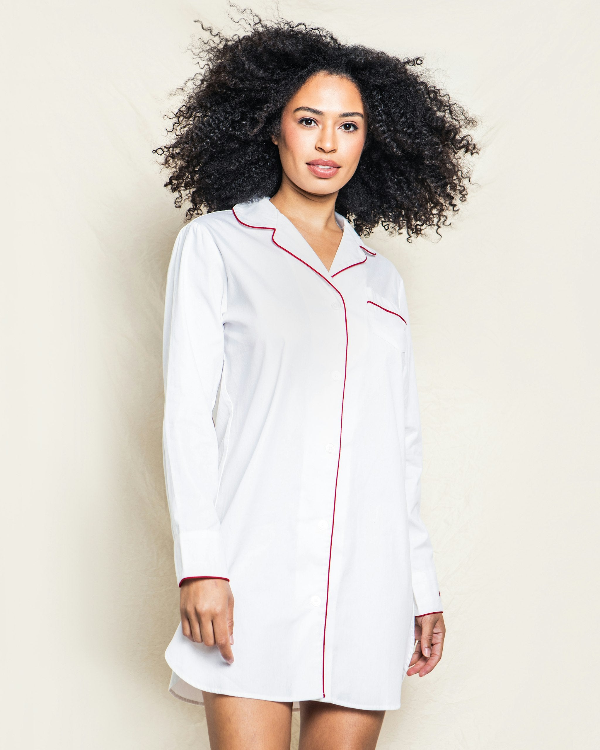 Women's Twill Nightshirt in White With Navy Piping in White with Red Piping#Colorway_White with Red Piping