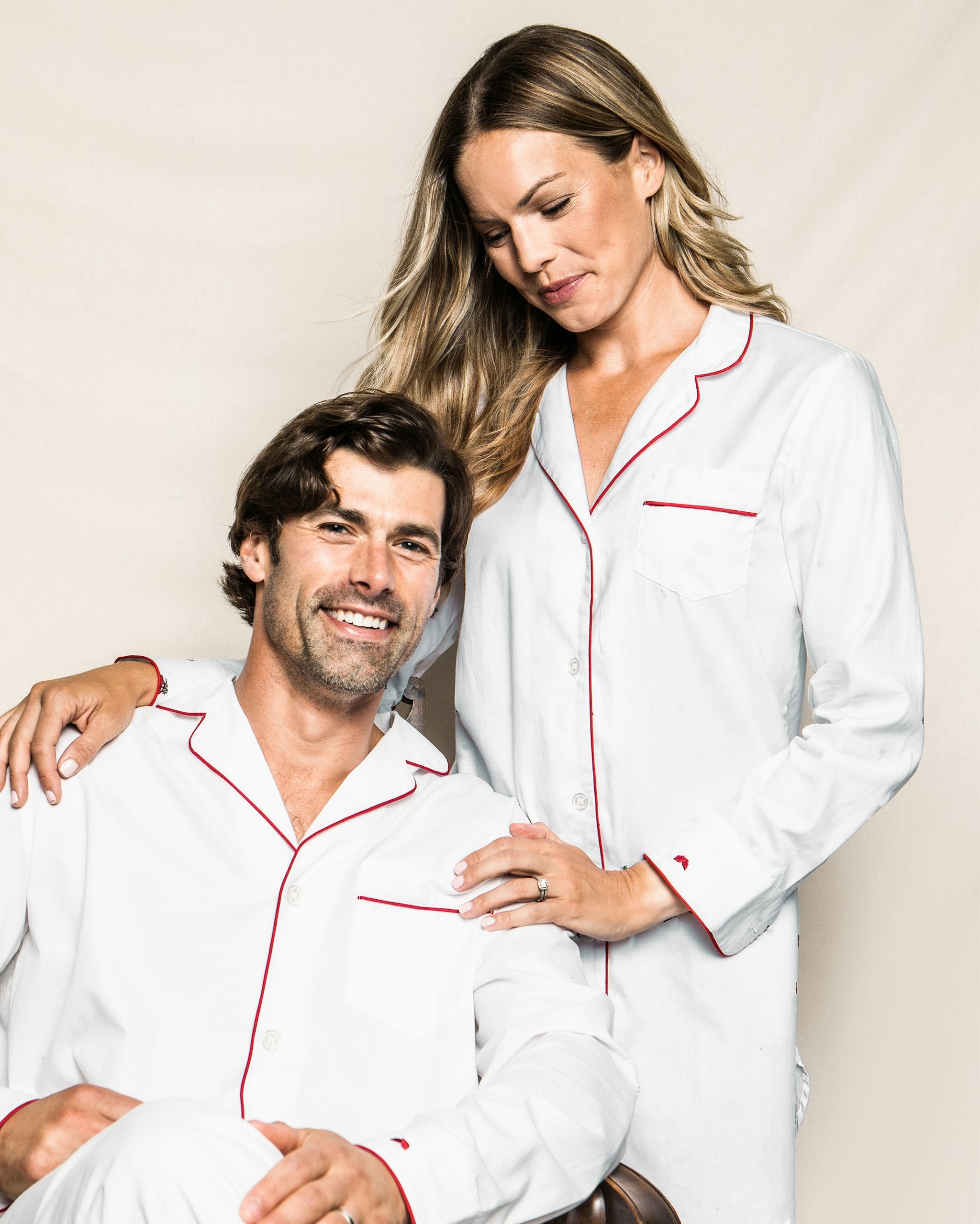 Women's Twill Nightshirt in White With Navy Piping in White with Red Piping#Colorway_White with Red Piping