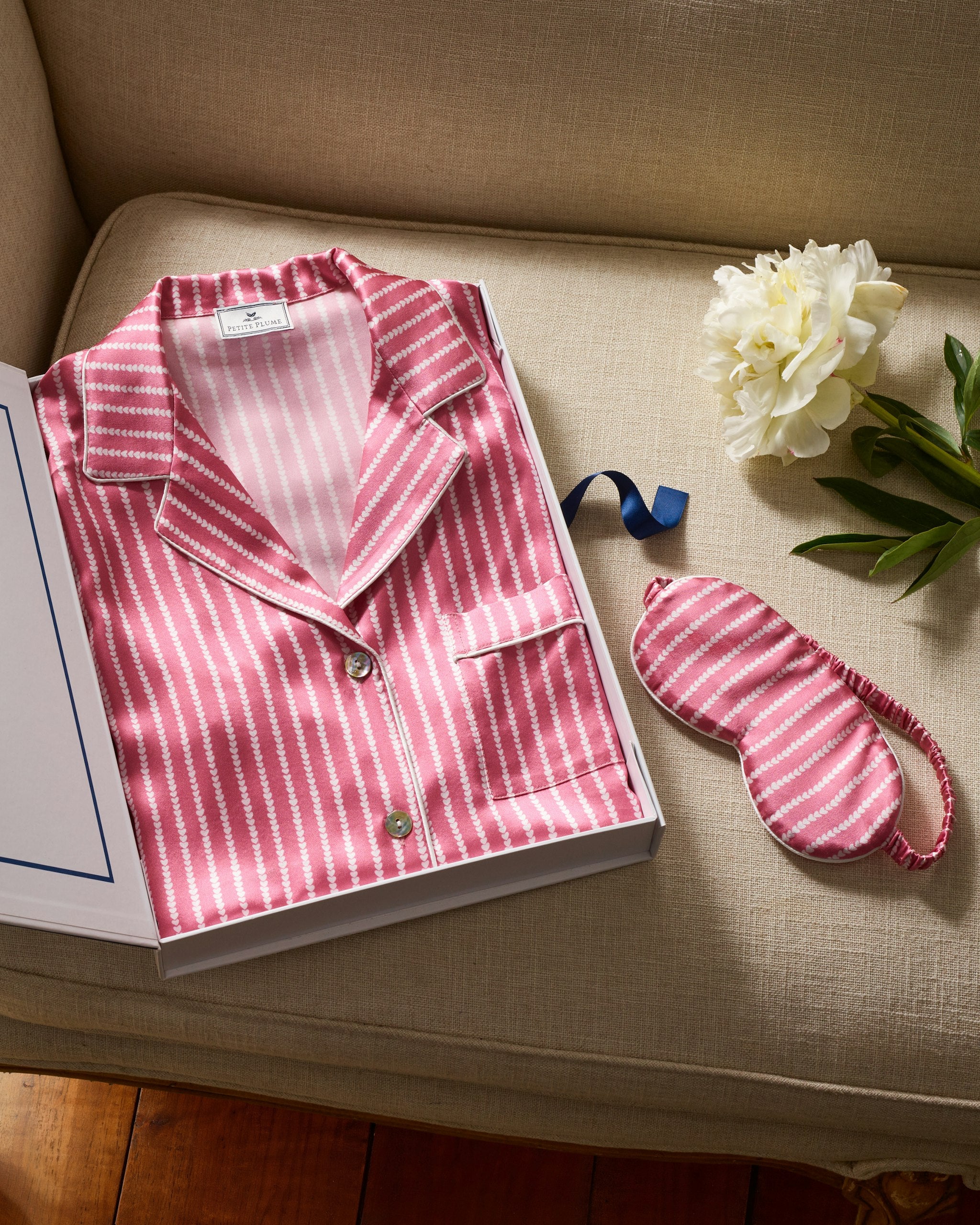Women's Silk Nightshirt in Love Lines in Love Lines#Color_Love Lines