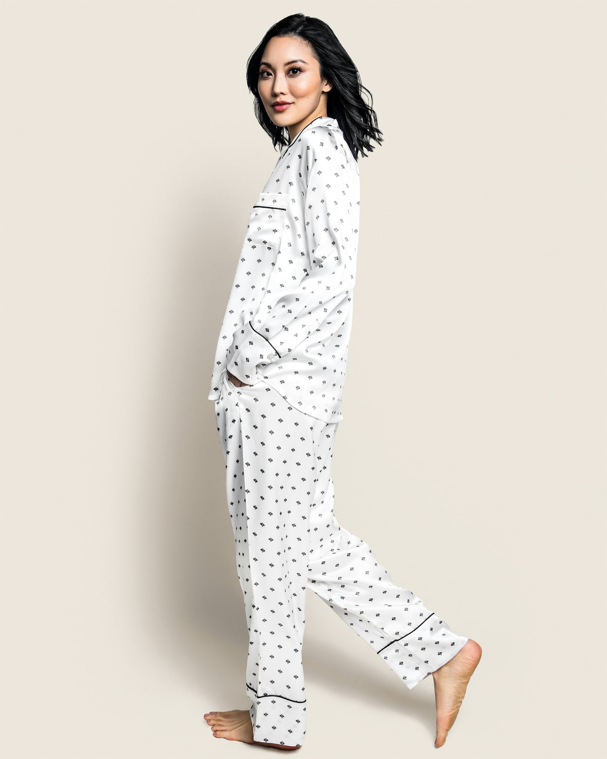 Women's Silk Pajama Set in Black Art Nouveau in Art Nouveau White#Color_Art Nouveau White