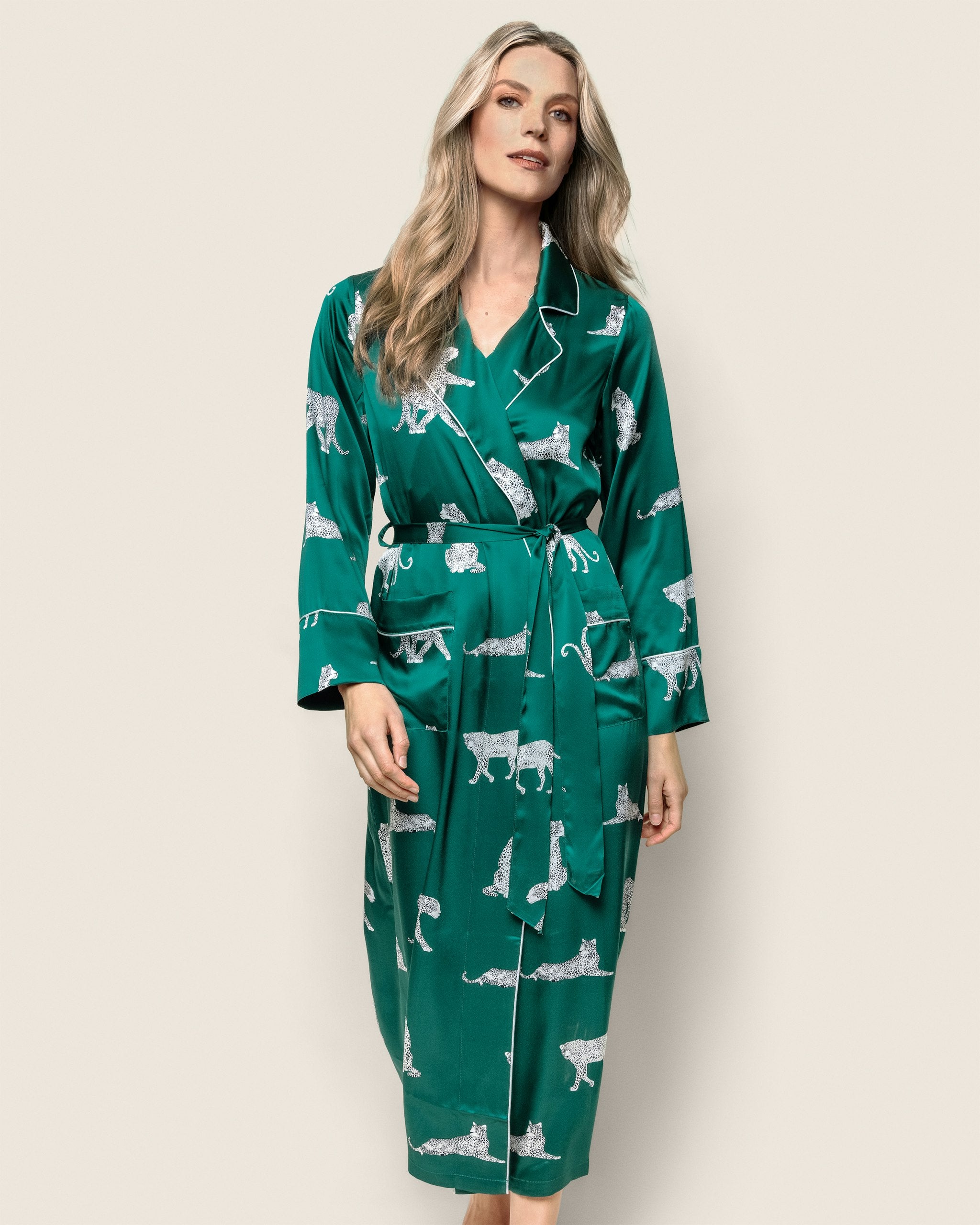 Women's Silk Long Robe in Panthère de Nuit in Panthère de Luxe#Color_Panthère de Luxe