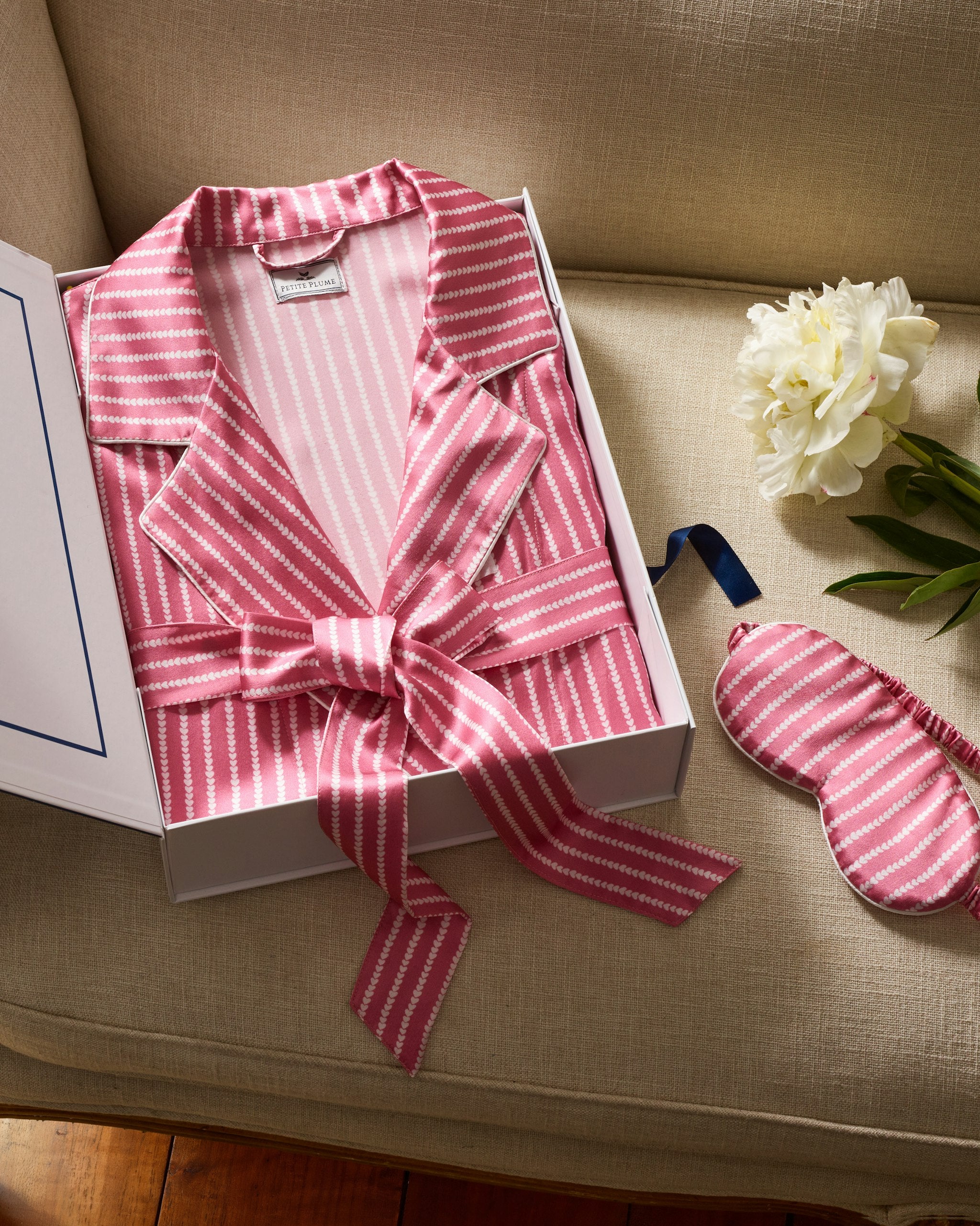 Women's Silk Robe in Love Lines in Love Lines#Color_Love Lines