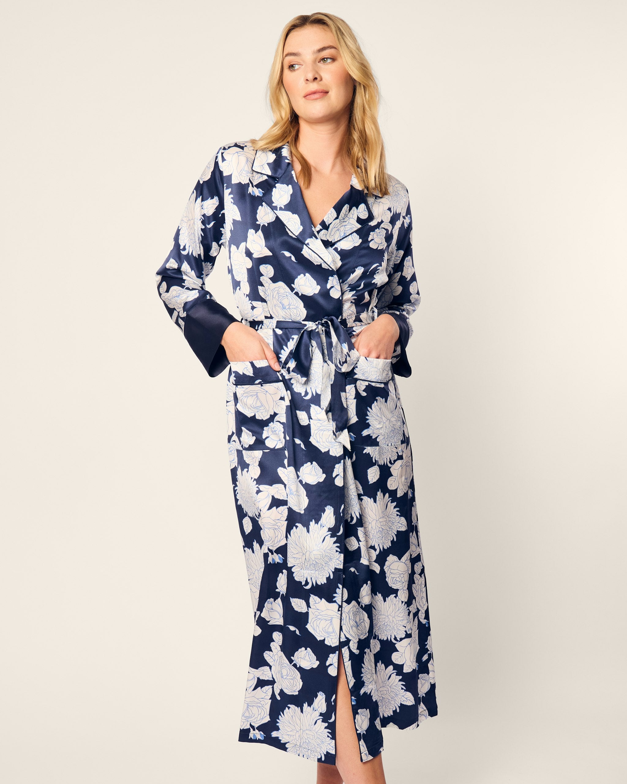 Women's Silk Robe in Midnight Blooms in Midnight Blooms#Color_Midnight Blooms