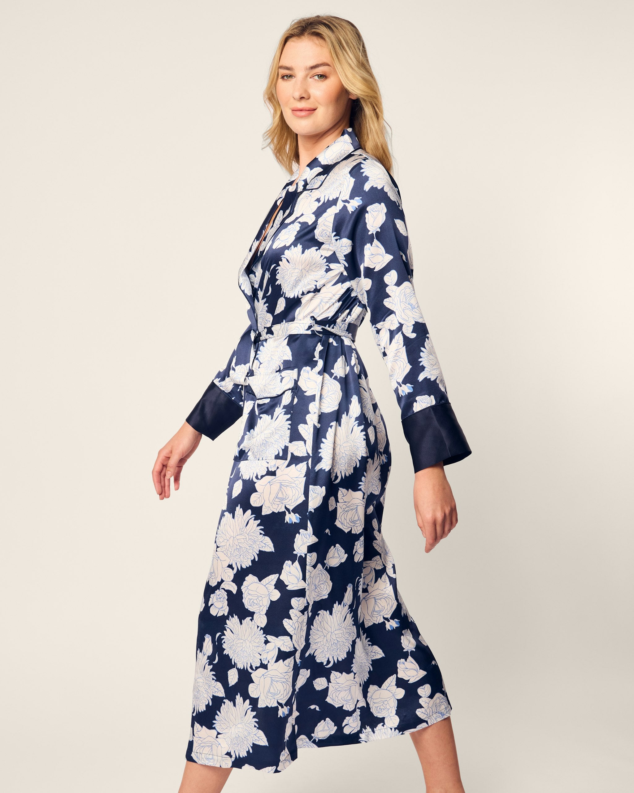 Women's Silk Robe in Midnight Blooms in Midnight Blooms#Color_Midnight Blooms