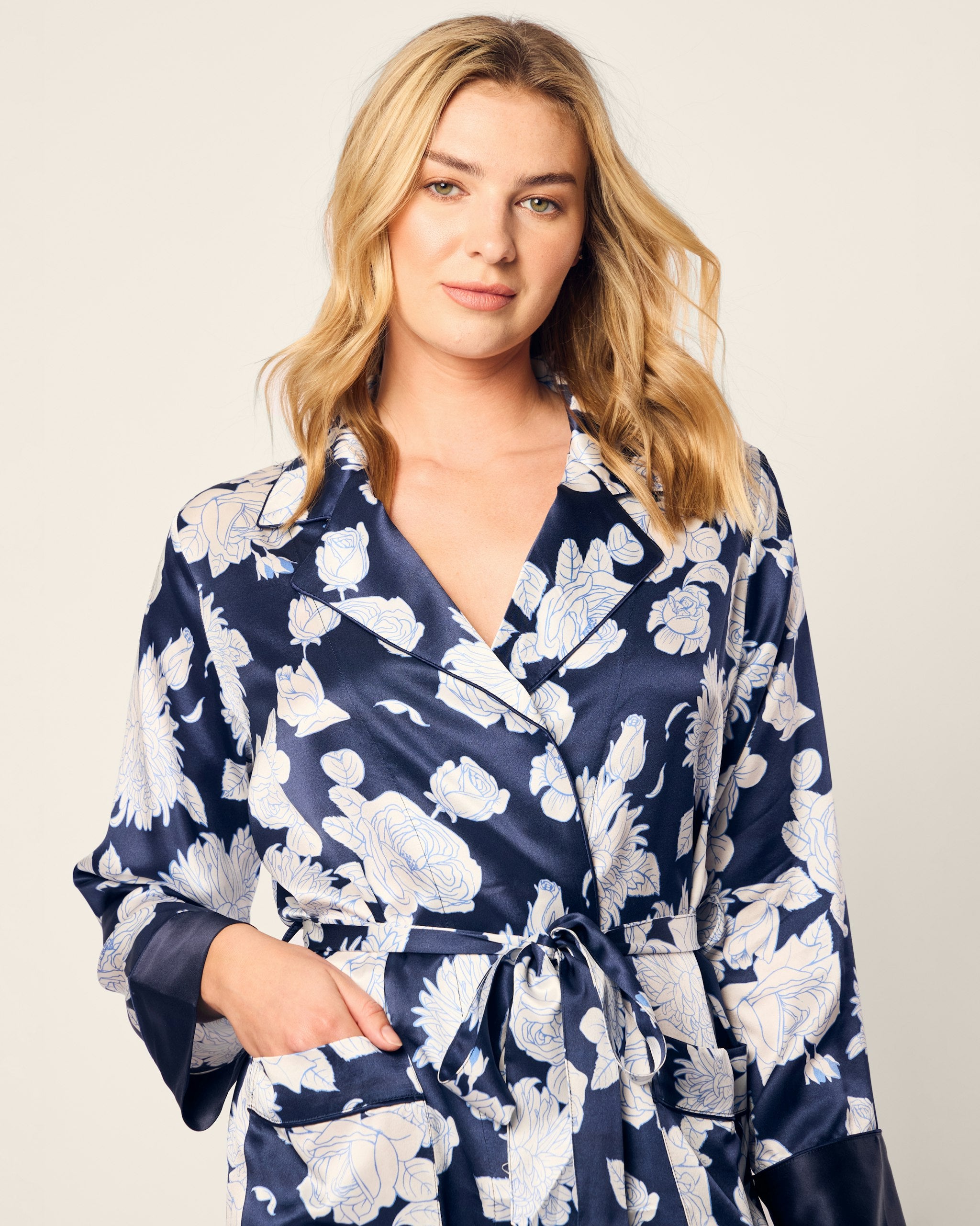 Women's Silk Robe in Midnight Blooms in Midnight Blooms#Color_Midnight Blooms