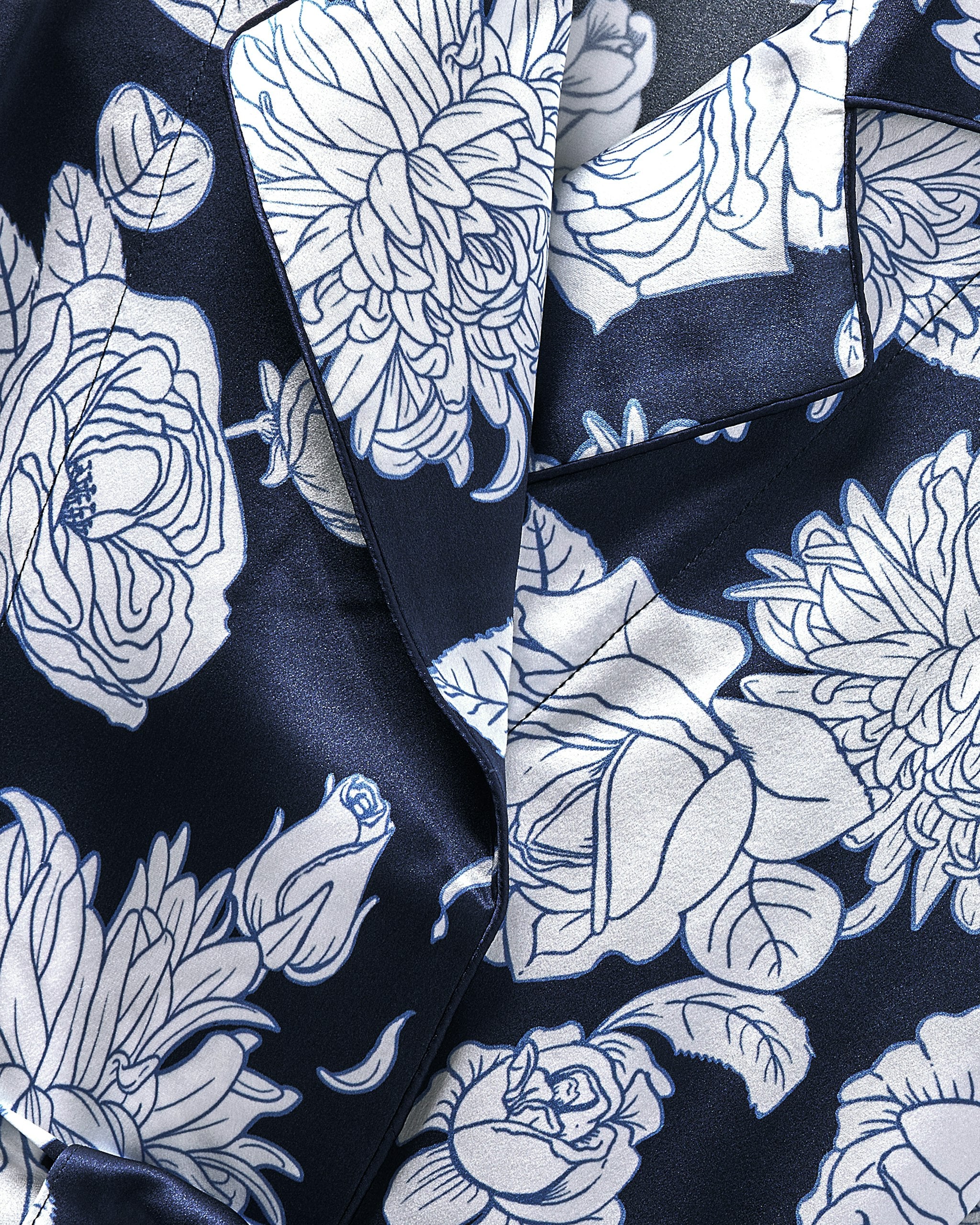 Women's Silk Robe in Midnight Blooms in Midnight Blooms#Color_Midnight Blooms