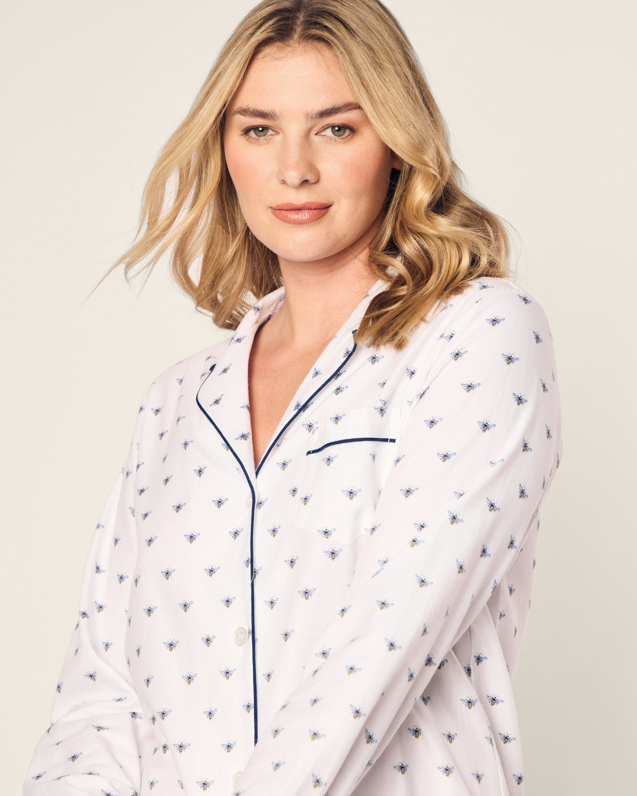 Women's Twill Nightshirt in Buzzing Bees in Buzzing Bees#Colorway_Buzzing Bees