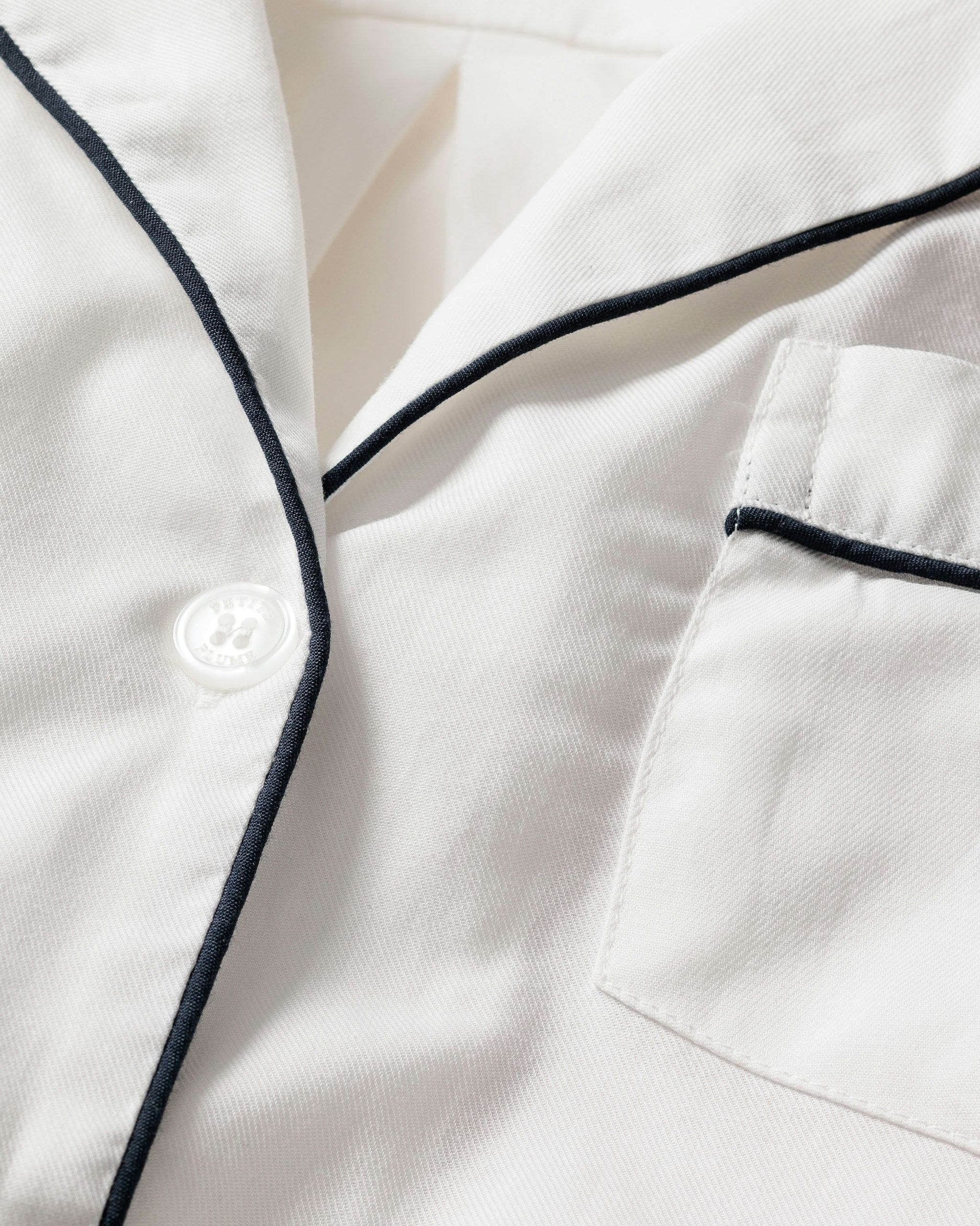 Women's Twill Pajama Set in White With Navy Piping in White with Navy Piping#Colorway_White with Navy Piping