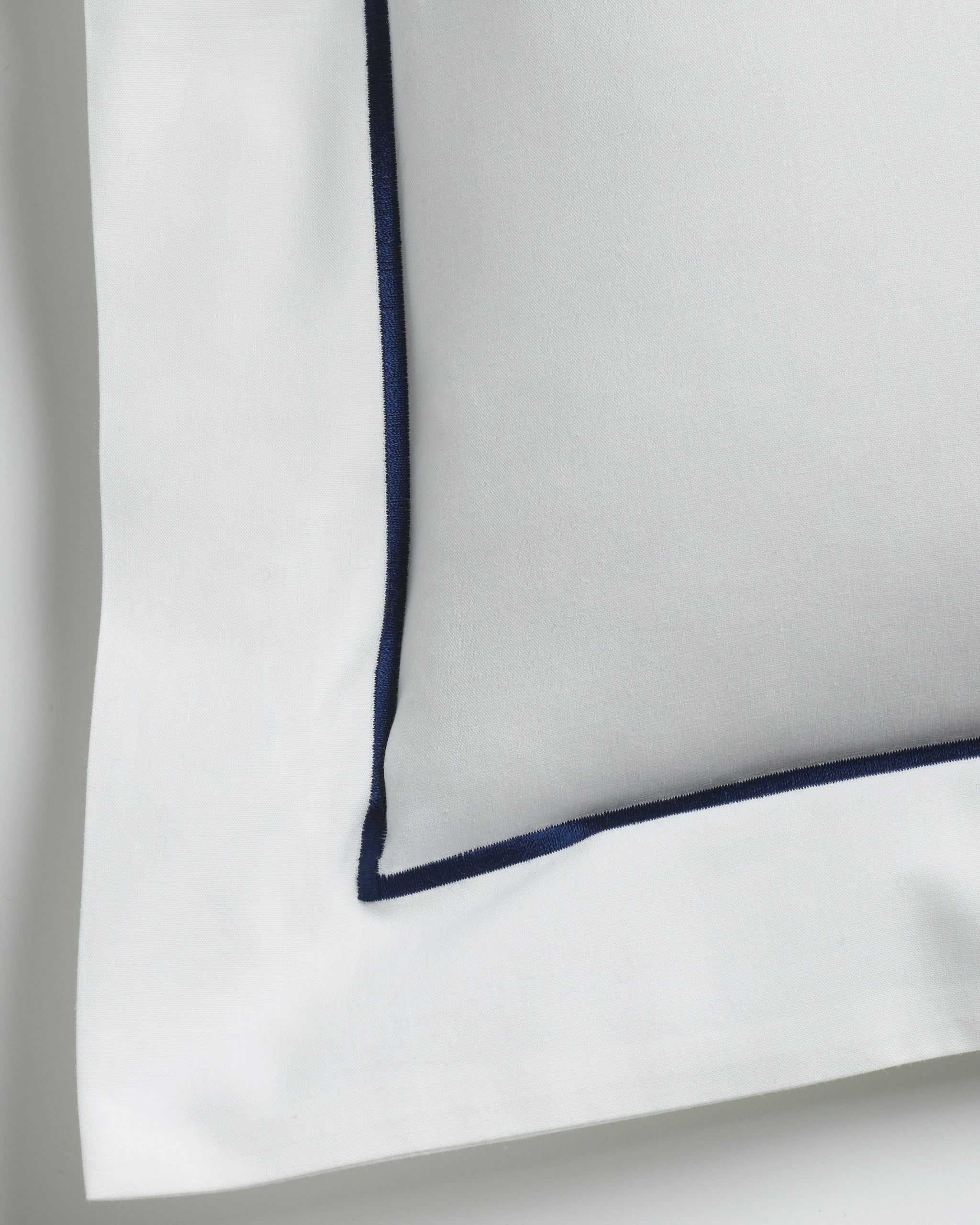 Decorative Pillow in White with Navy Piping in White with Navy Piping#Color_White with Navy Piping