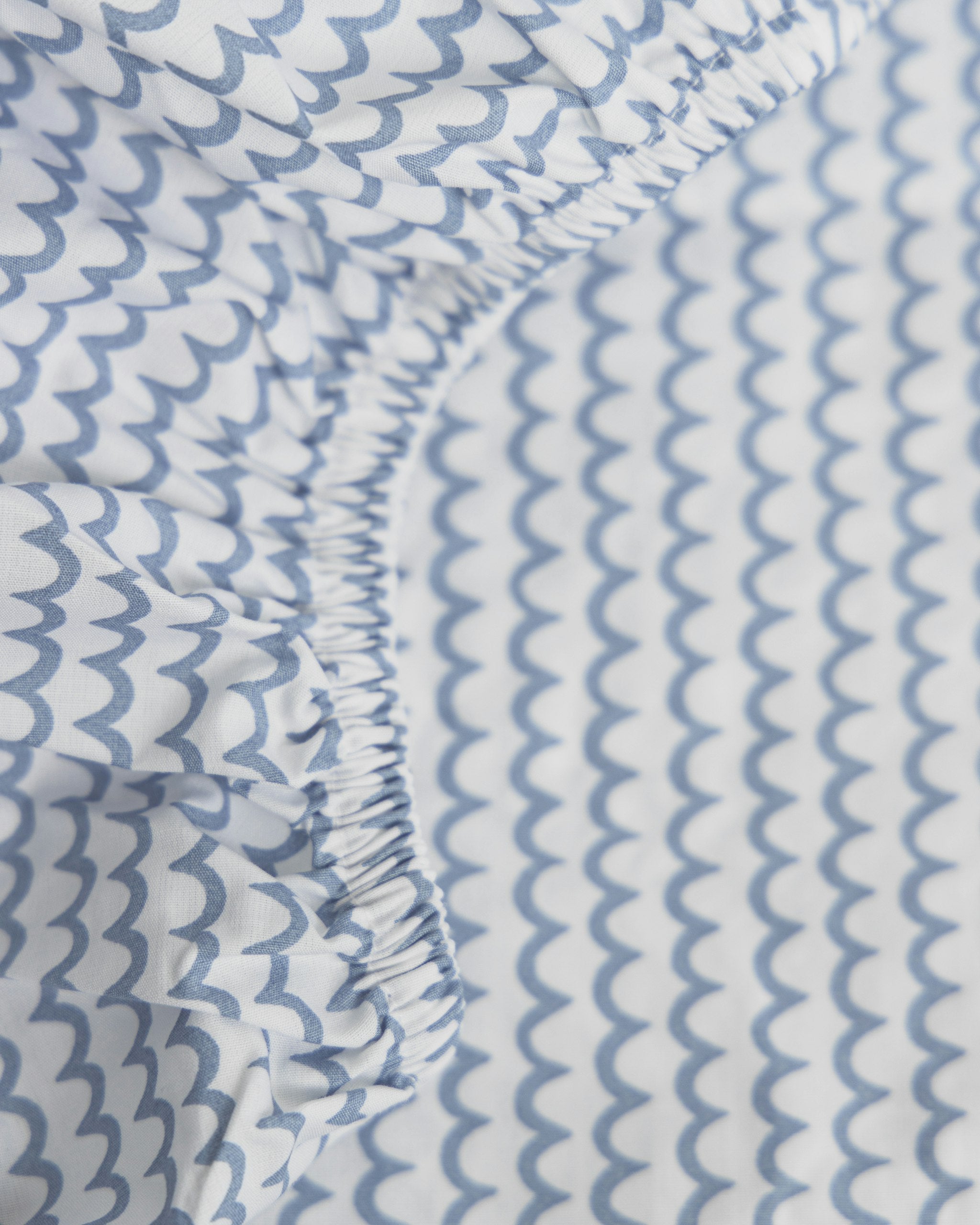 Luxe Premium Cotton Crib Sheet in Sweethearts in La Mer#Color_La Mer