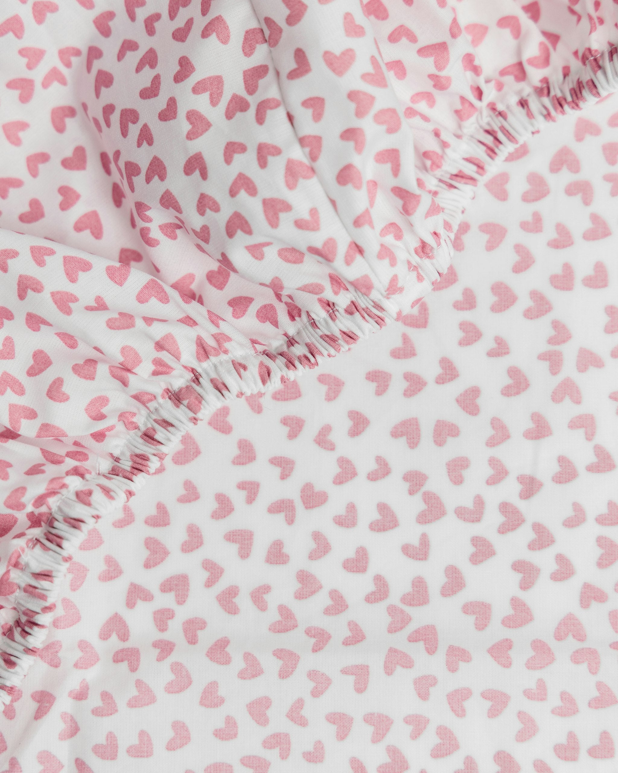 Luxe Premium Cotton Crib Sheet in Sweethearts in Sweethearts#Color_Sweethearts