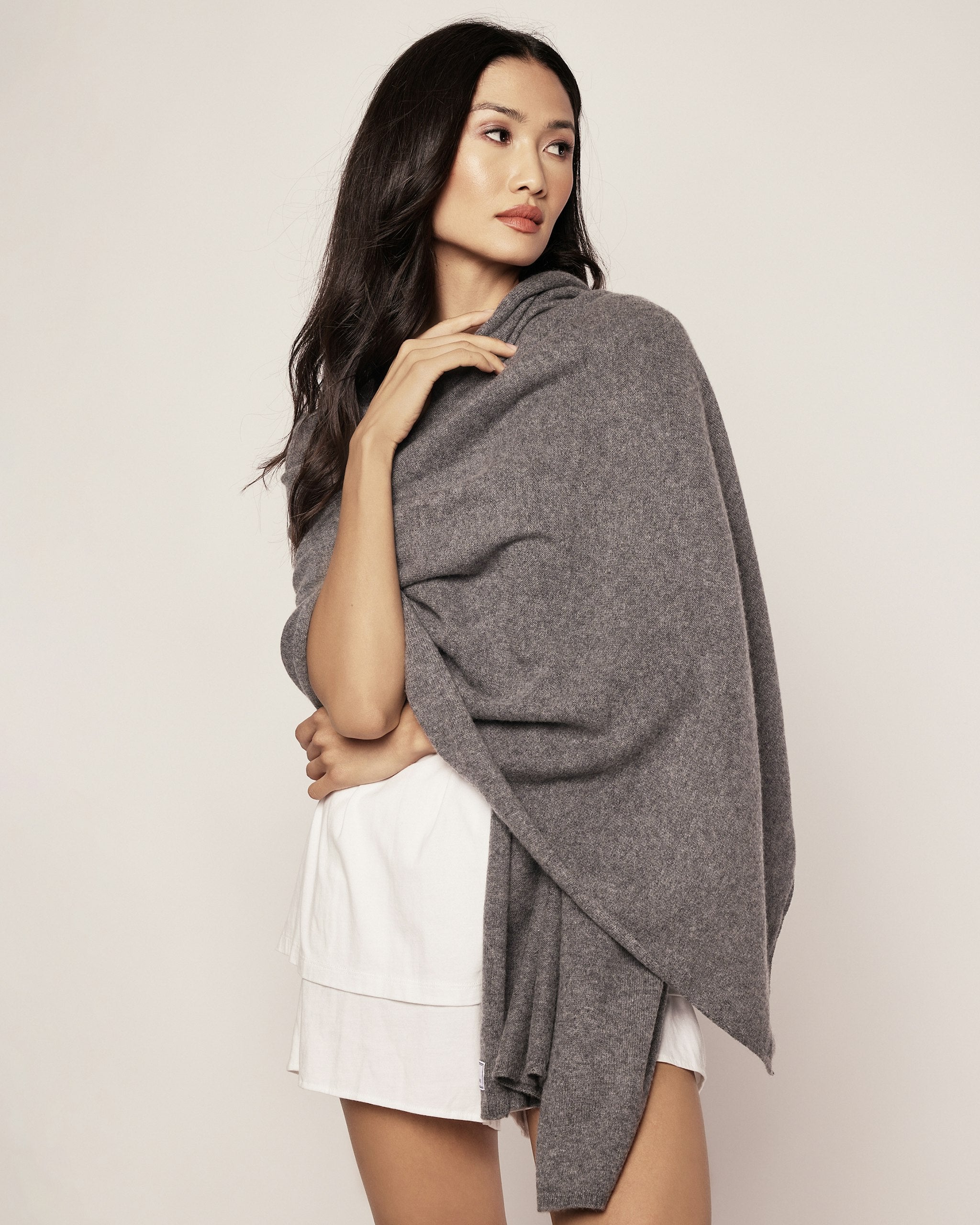 Women's Cashmere Wrap in Camel in Dark Heather Grey#Color_Dark Heather Grey