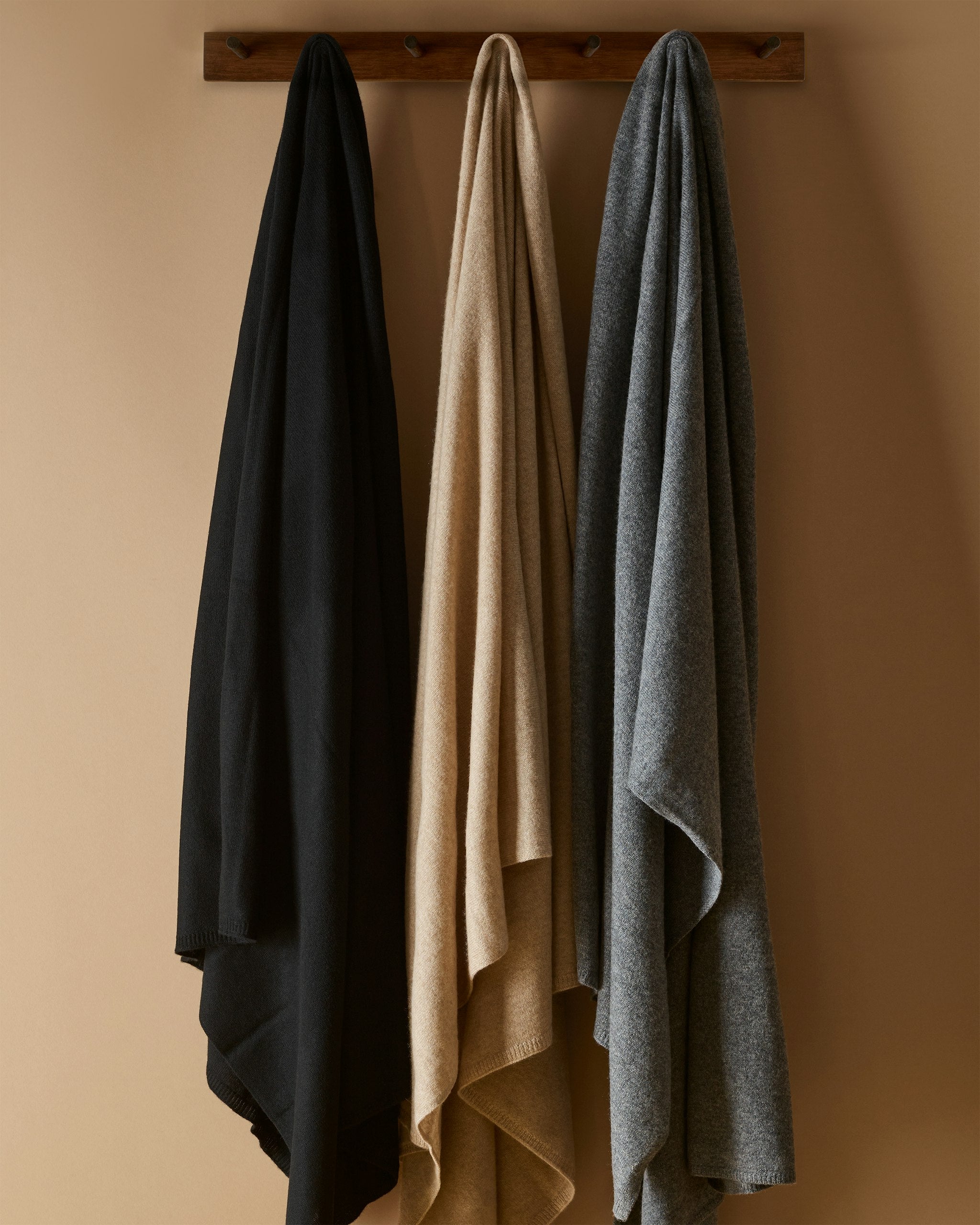Women's Cashmere Wrap in Camel in Dark Heather Grey#Color_Dark Heather Grey