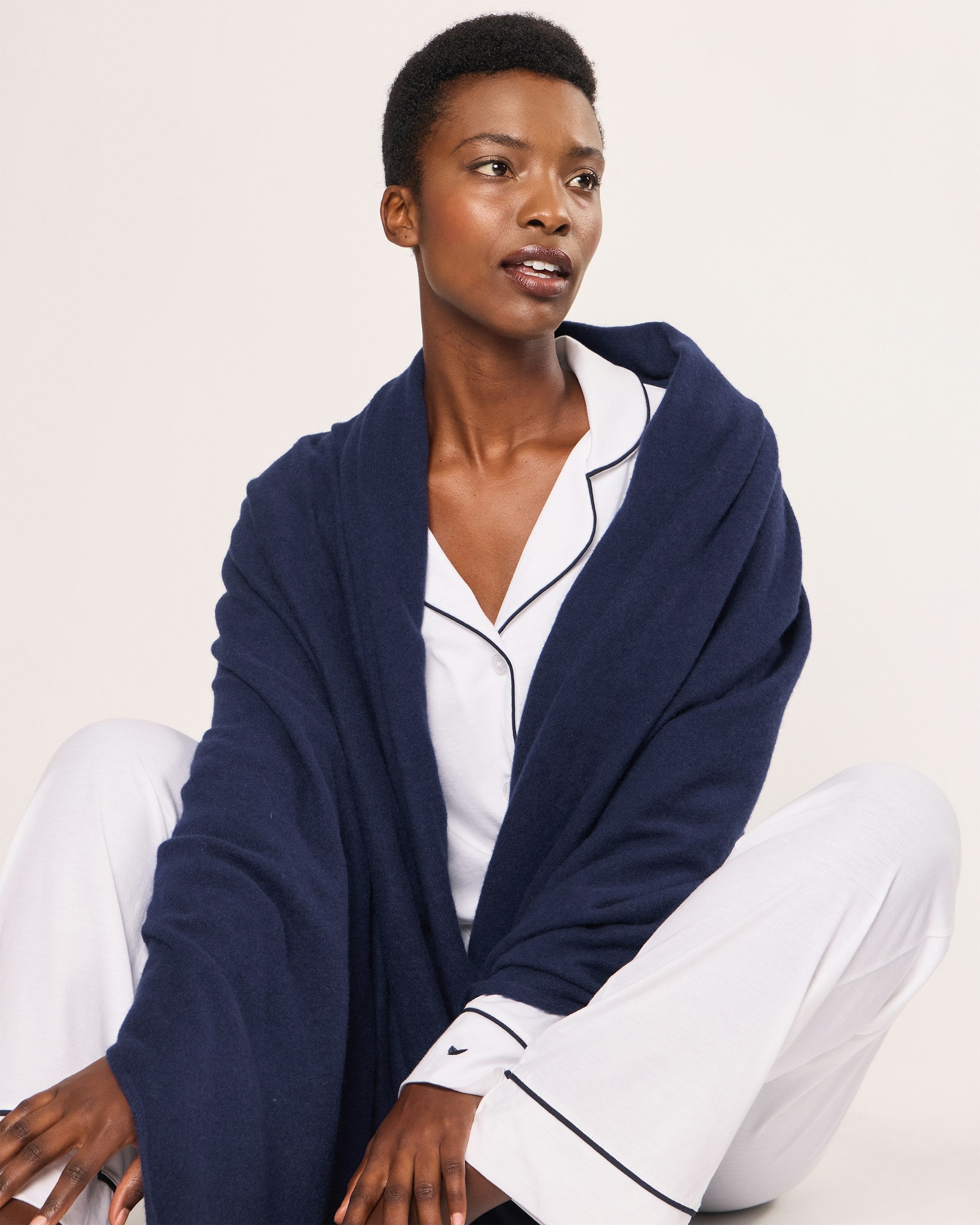Women's Cashmere Wrap in Camel in Navy#Color_Navy