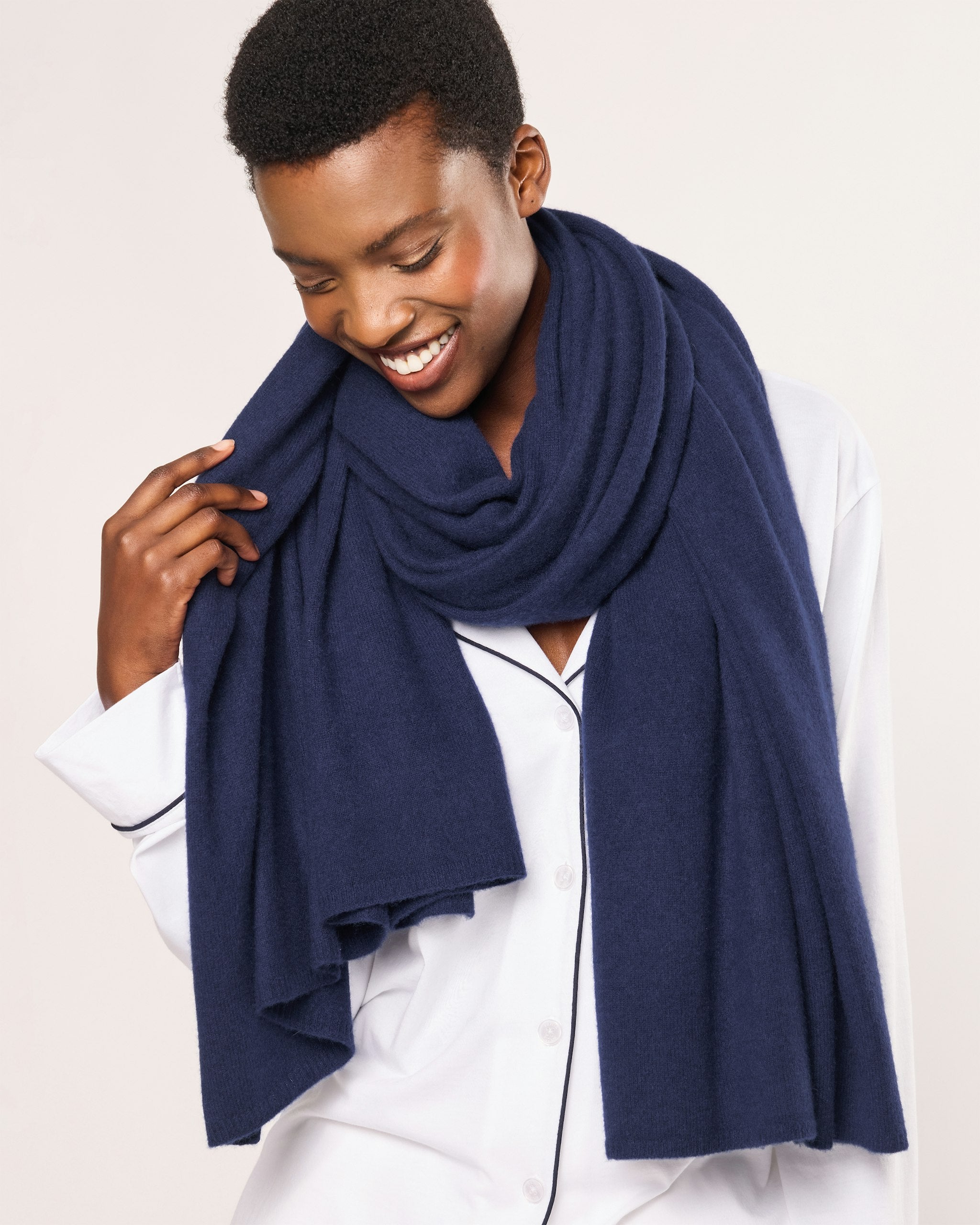 Women's Cashmere Wrap in Camel in Navy#Color_Navy
