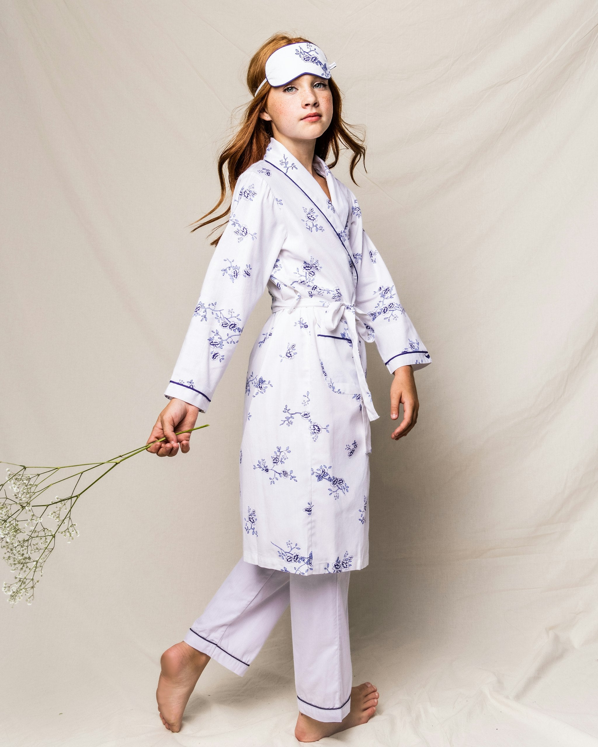 Kid's Twill Robe in Indigo Floral in Indigo Floral#Color_Indigo Floral