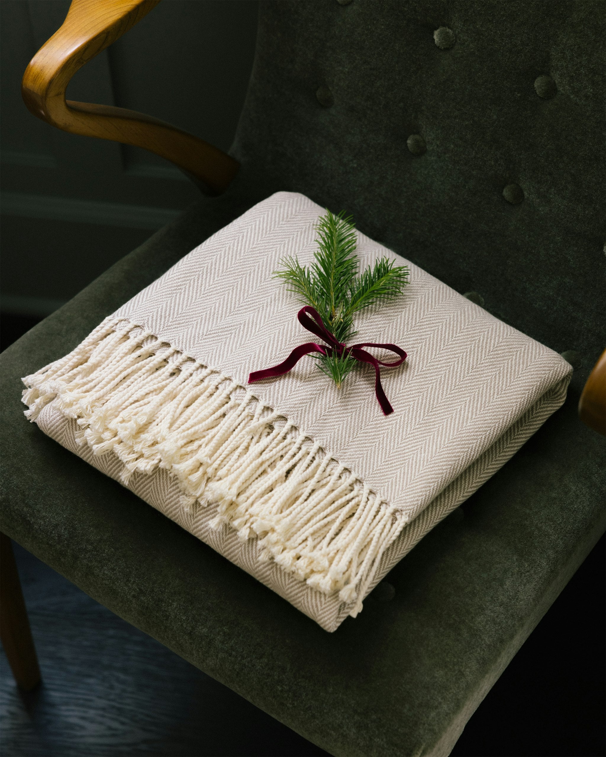 Herringbone Throw in Light heather Grey in Beige#Color_Beige
