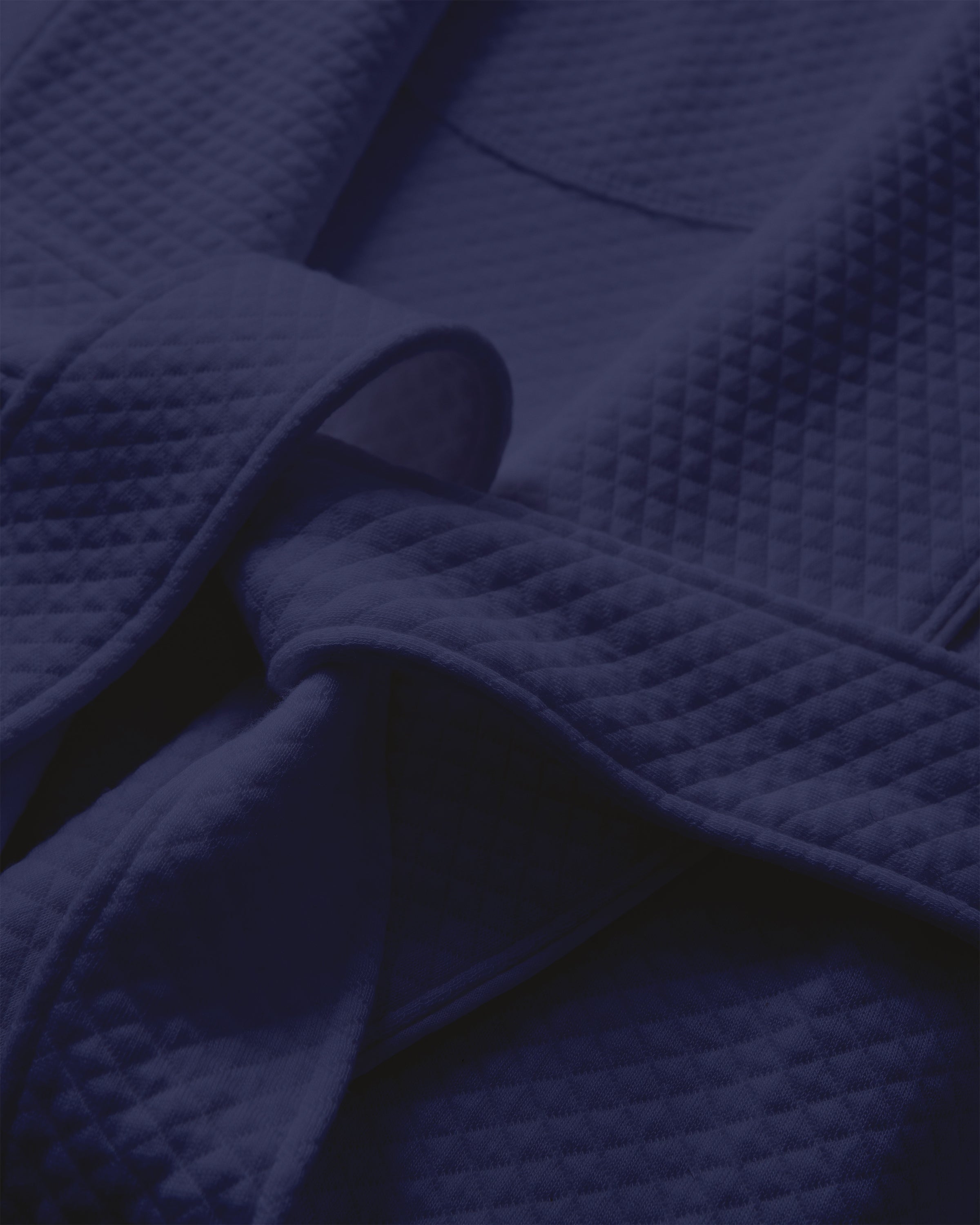 Men's Pima Jacquard Robe in White in Navy#Color_Navy