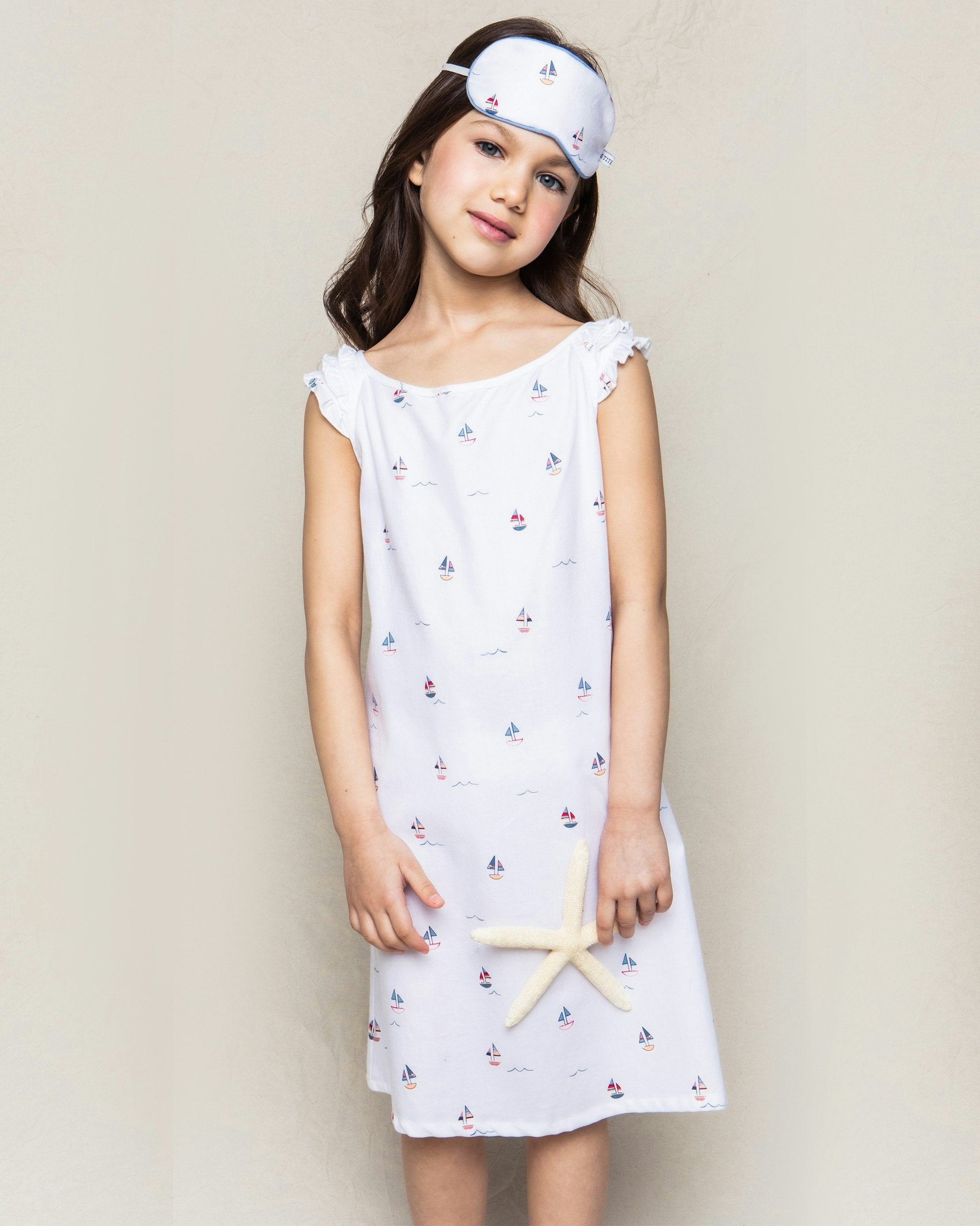 Girl's Twill Amelie Nightgown in Buzzing Bees in Bateau#Color_Bateau