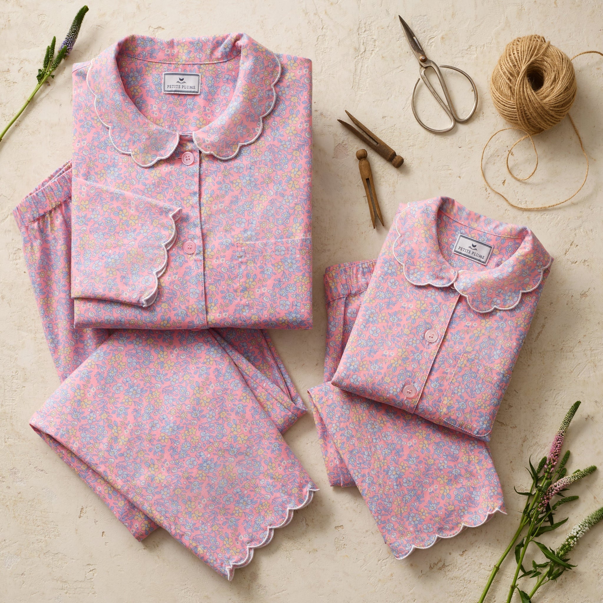 Family Matching Pajamas for Photos: Timeless Family Picture Outfit Ideas