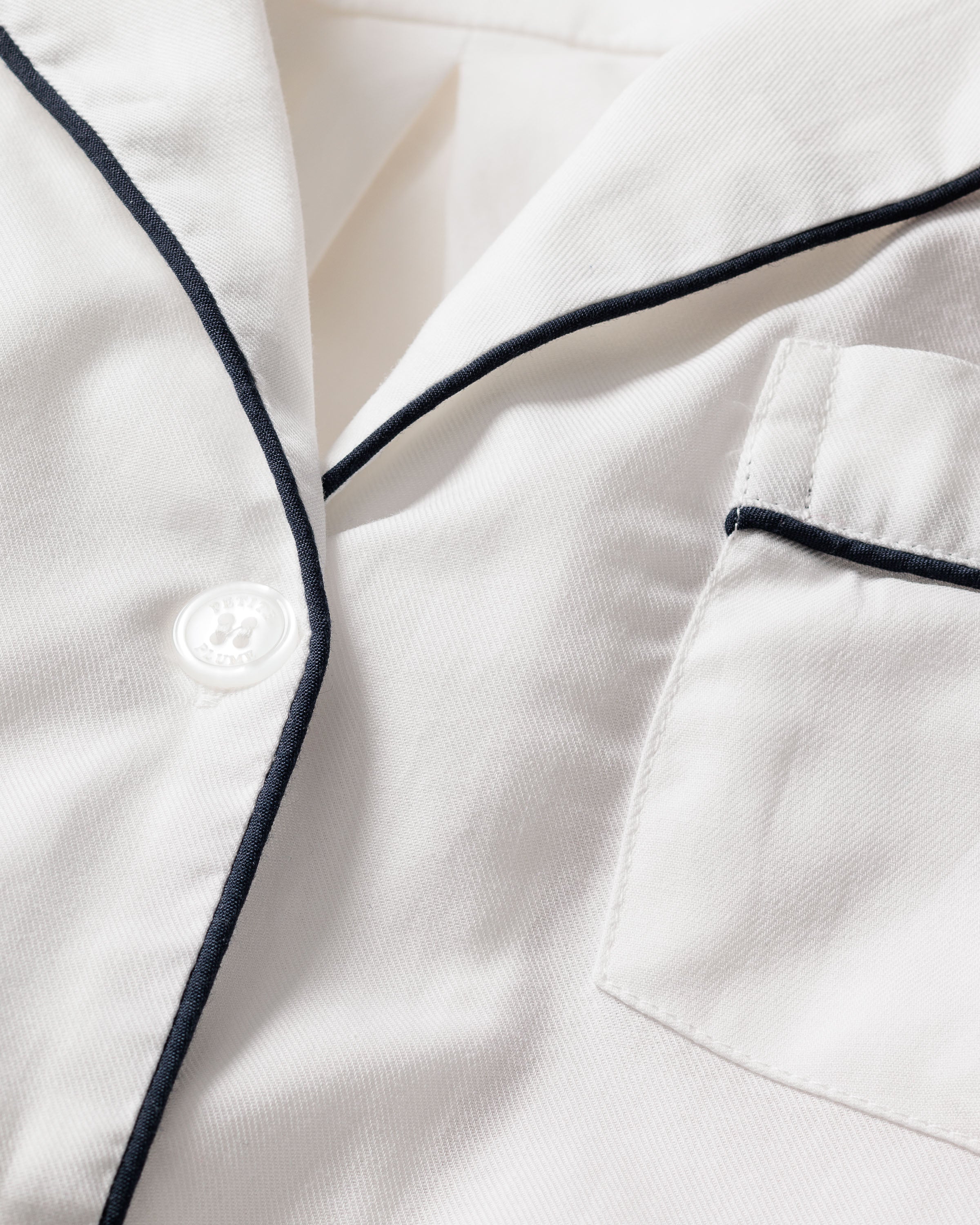 Men's Twill Pajama Set in White with Green Piping in White with Navy Piping#Color_White with Navy Piping