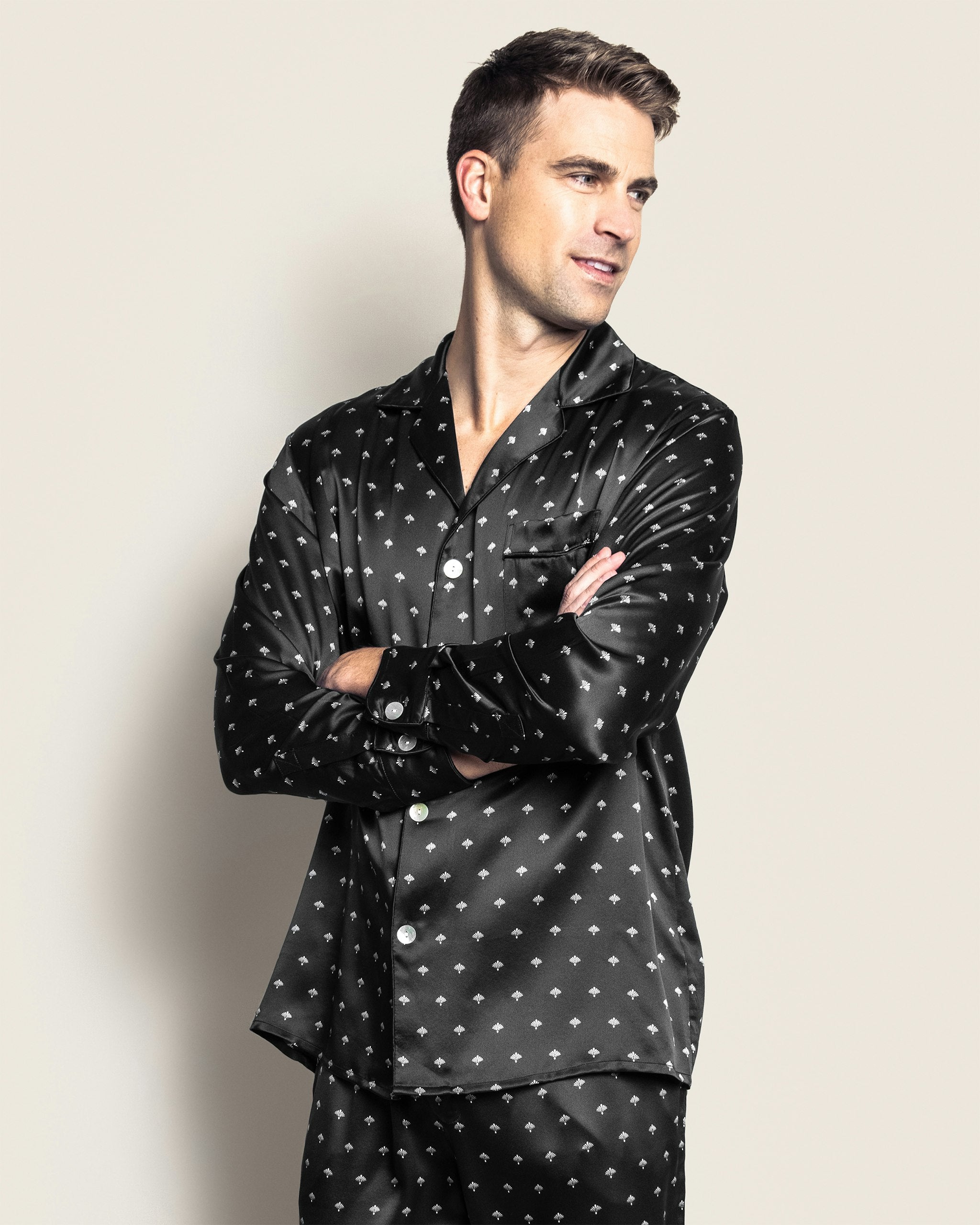 Men's Silk Pajama Set in Art Nouveau Black in Art Nouveau Black#Color_Art Nouveau Black