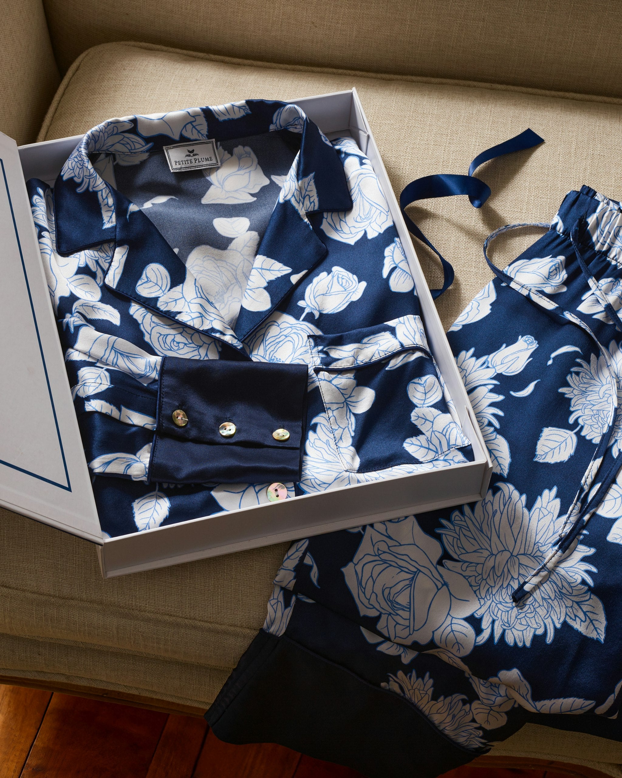 Women's Silk Pajama in Midnight Blooms in Midnight Blooms#Color_Midnight Blooms