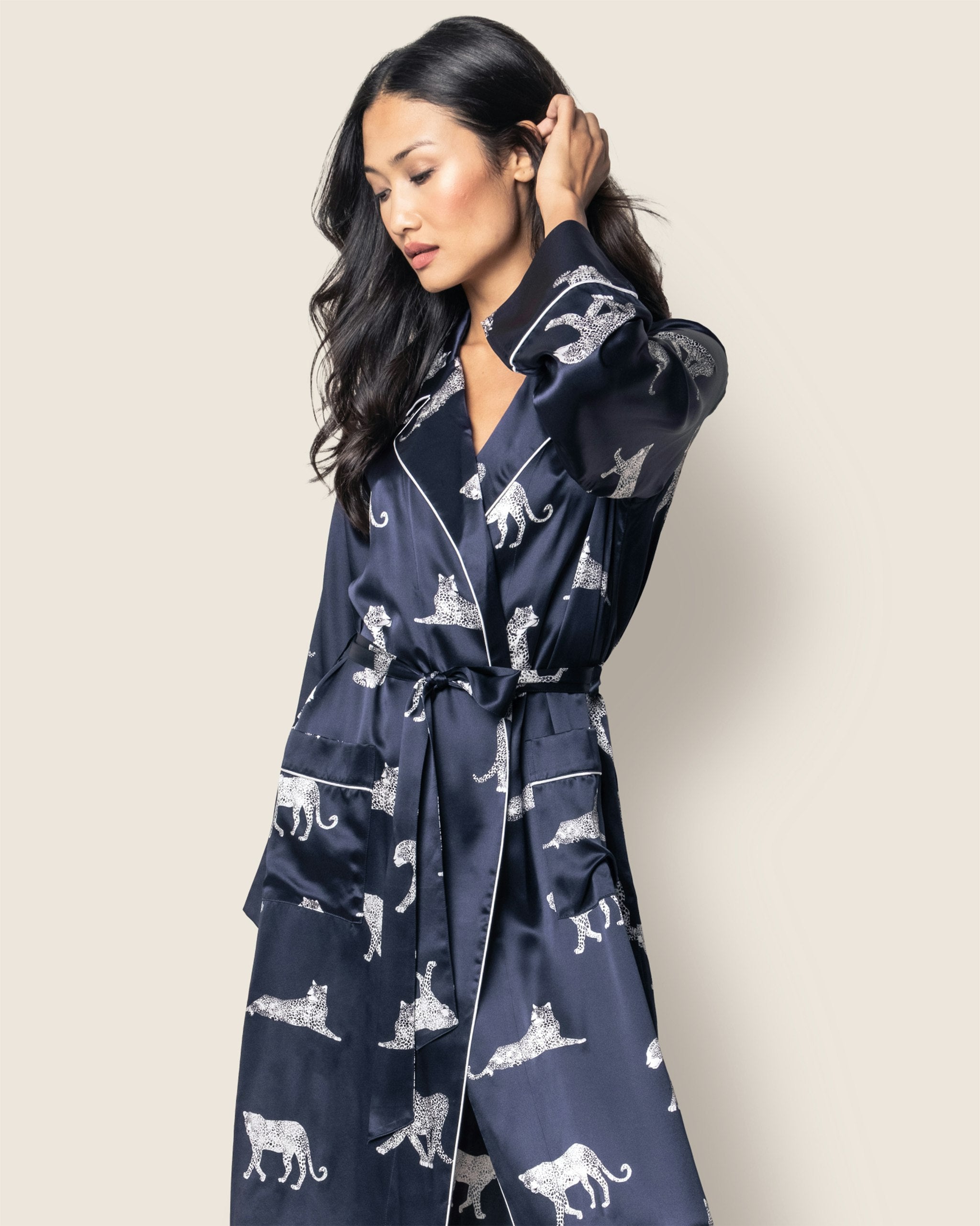 Women's Silk Long Robe in Panthère de Nuit in Panthère de Nuit#Color_Panthère de Nuit