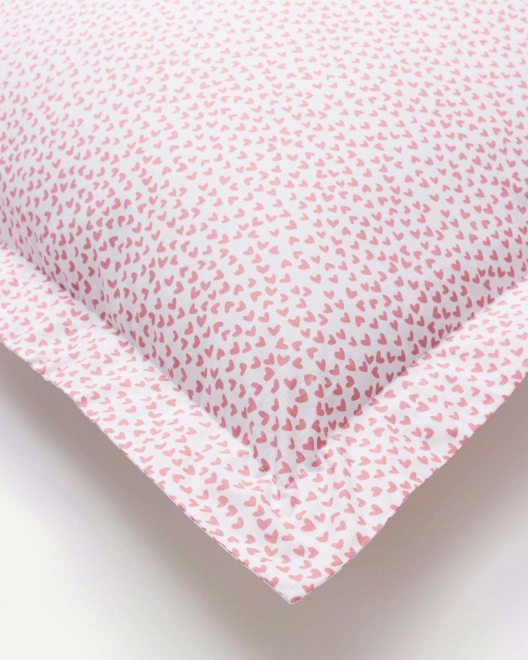 Luxe Premium Cotton Euro Sham in White with Navy Pipin in Sweethearts#Color_Sweethearts