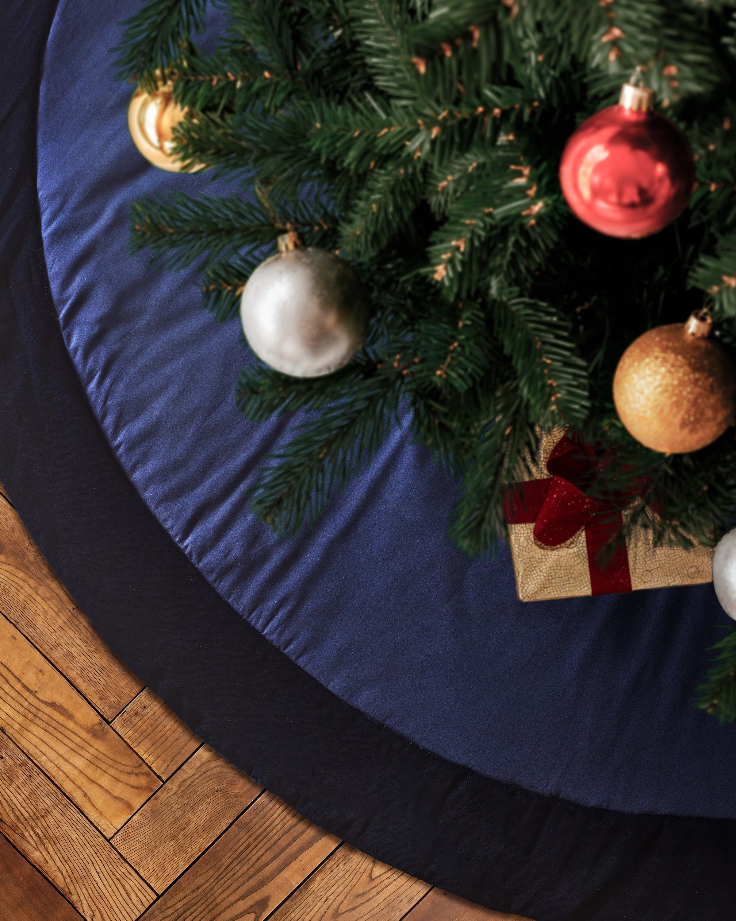 Petite Plume Christmas Tree Skirt in Navy