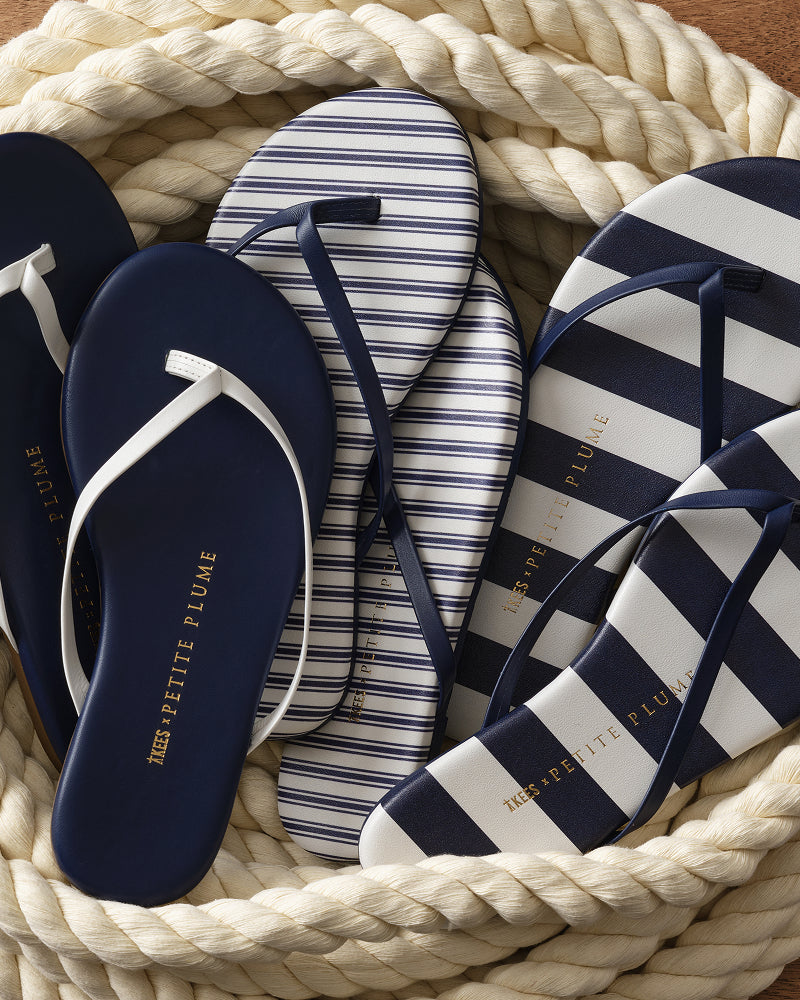 kiki！レスケ LESQUE WHITE/NAVY 7.0 Petite Plume x TKEES Lily Sandal in Navy with White Strap