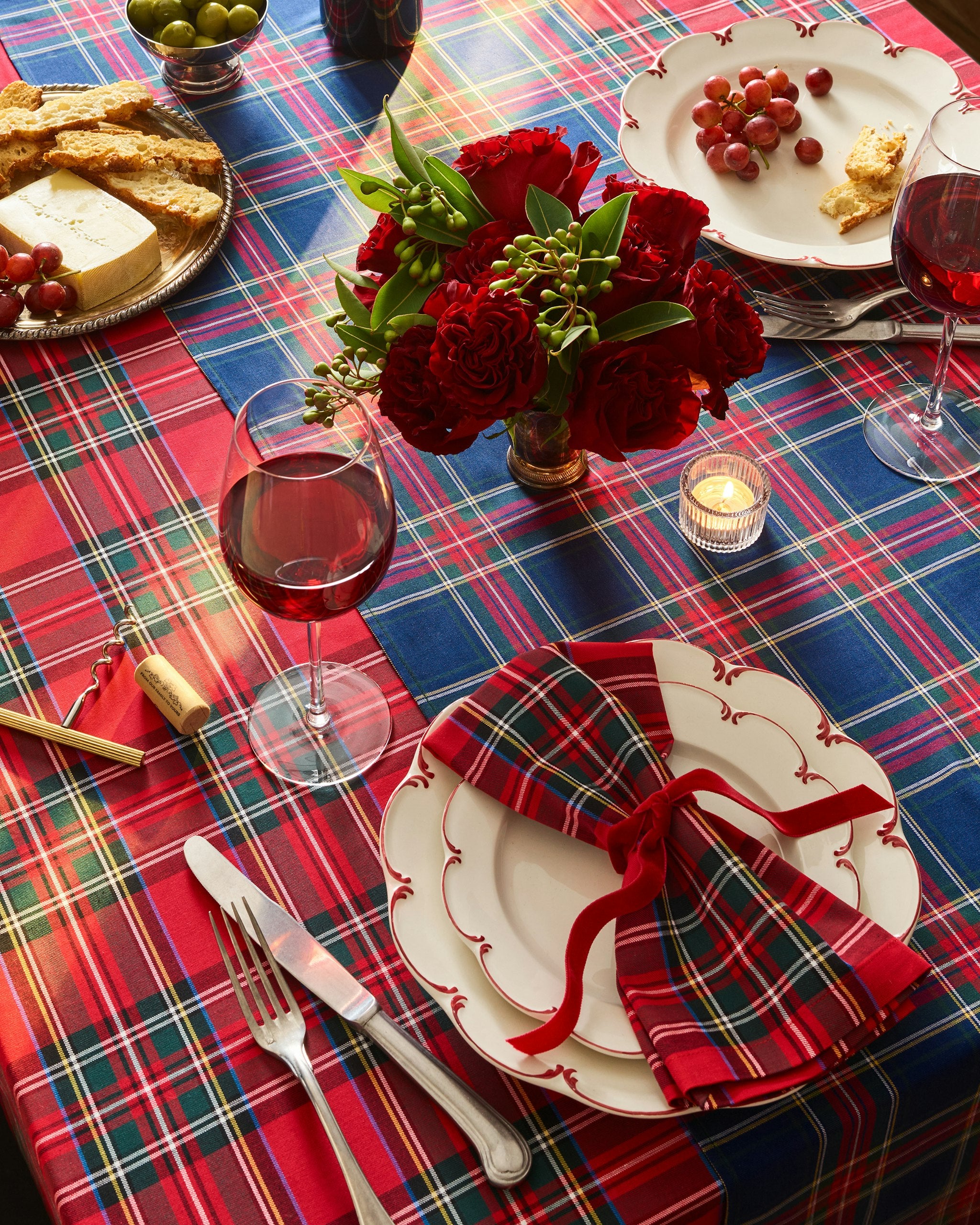 Signature Twill  Table Runner in Windsor Tartan in Windsor Tartan#Color_Windsor Tartan