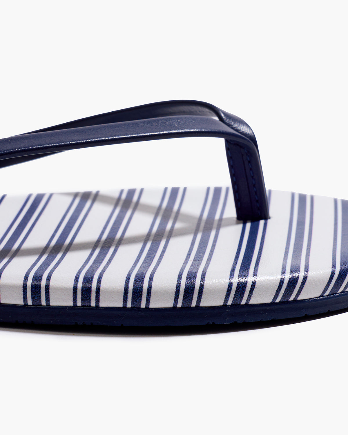 kiki！レスケ LESQUE WHITE/NAVY 7.0 Petite Plume x TKEES Lily Sandal in Navy with White Strap