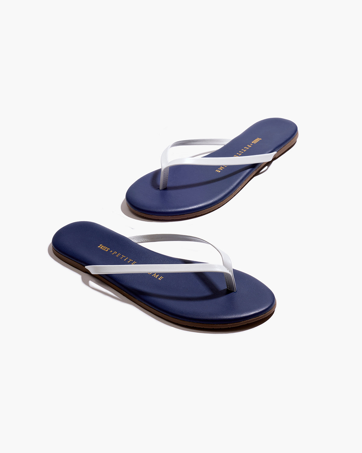kiki！レスケ LESQUE WHITE/NAVY 7.0 Petite Plume x TKEES Lily Sandal in Navy with White Strap