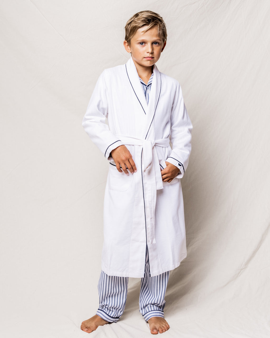 White Baby Robe Kid's Flannel Robe in White with Navy Piping – Petite Plume